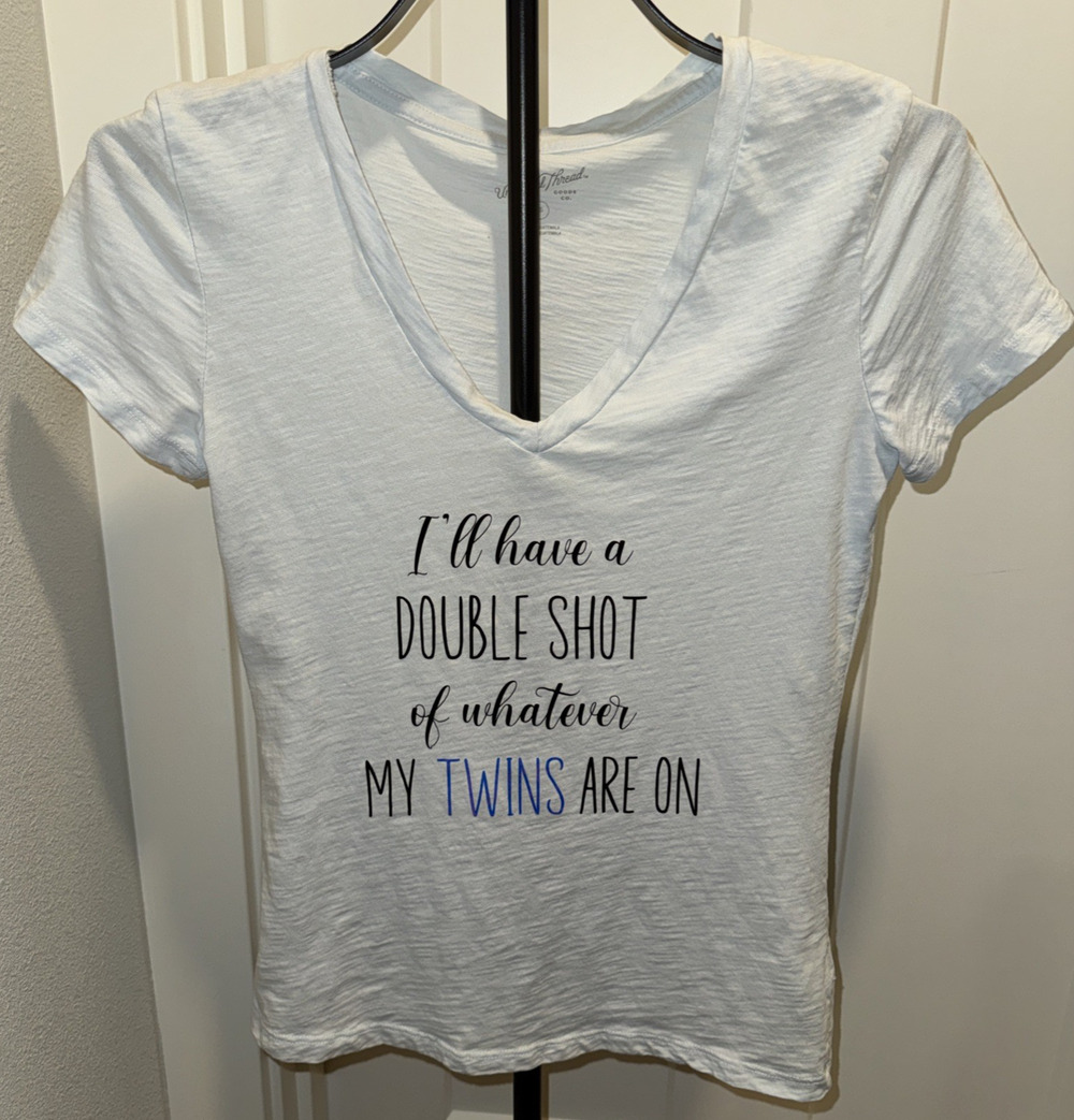 Universal Thread Women's Light Blue Graphic T-Shirt Size XS